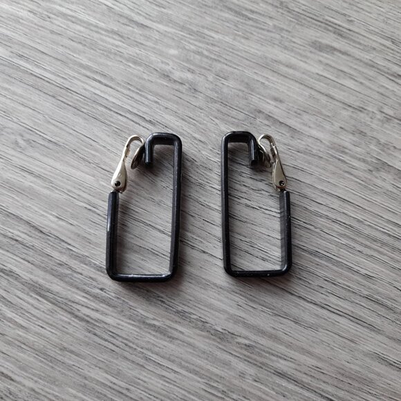 Vintage Black Clip On Earrings Rockabilly Etched Metal Rectangle Hoops Hong Kong - Picture 4 of 15